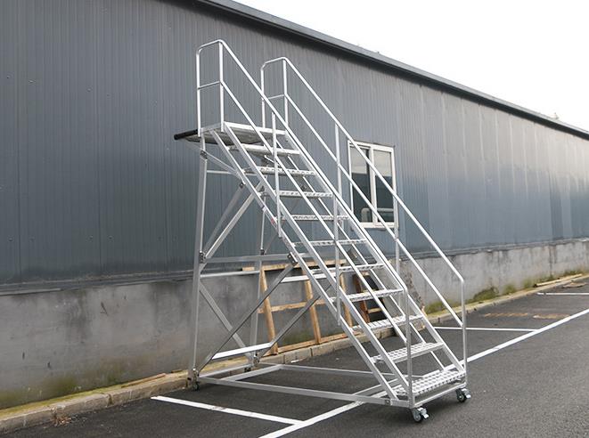 鋁合金移動平臺登機(jī)梯